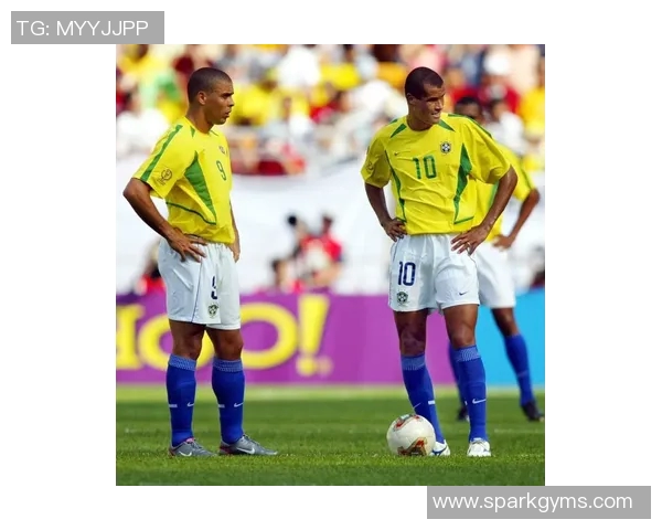 足球明星更衣室背后的故事与瞬间揭秘,感受他们的荣耀与奋斗