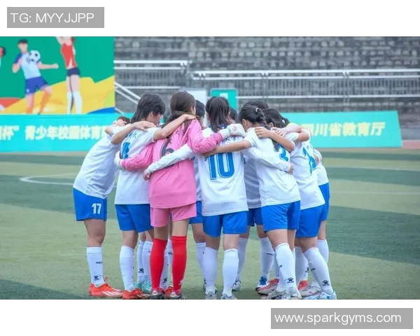 从校园到赛场上大学的足球明星如何平衡学业与职业生涯